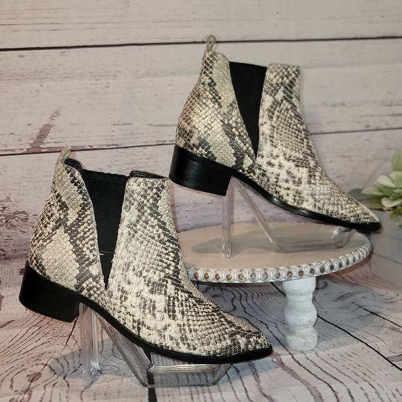 Marc Fisher MLYALE Women's Cream & Gray Snakeskin Leather Ankle Bootie Size 7.5M - Picture 3 of 12